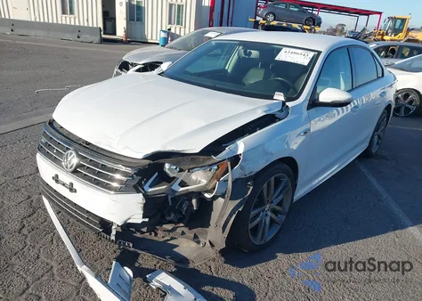 2018 Volkswagen Passat 2.0T R-Line/2.0T S z USA, uszkodzony, nr VIN 1VWAA7A35JC022477